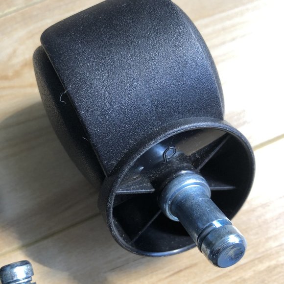 CASTERS - Picture 4 of 4